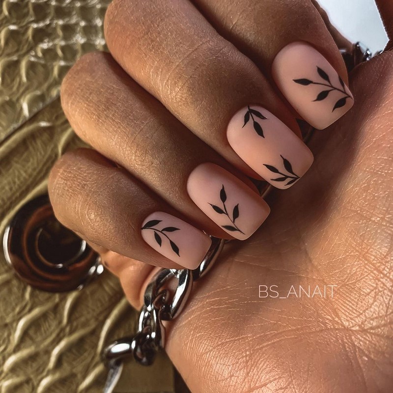 Модный маникюр осень-зима 2026-2027: фото-примеры