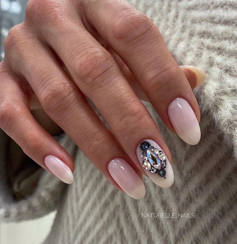 Модный маникюр осень-зима 2026-2027: фото-примеры