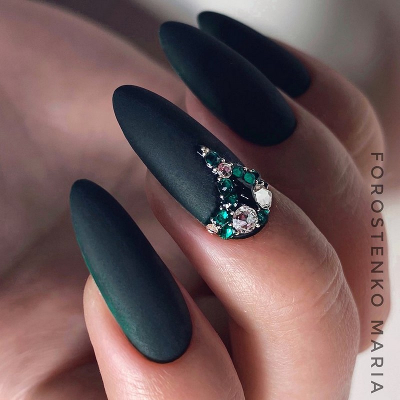 Модный маникюр осень-зима 2026-2027: фото-примеры