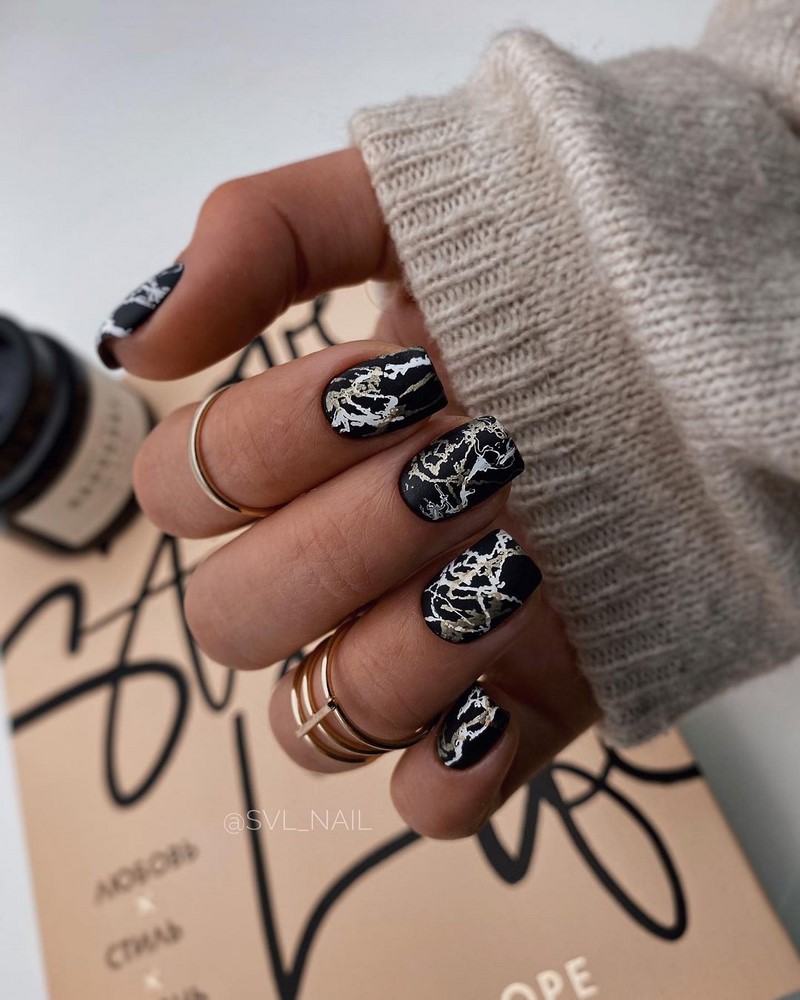 Модный маникюр осень-зима 2026-2027: фото-примеры