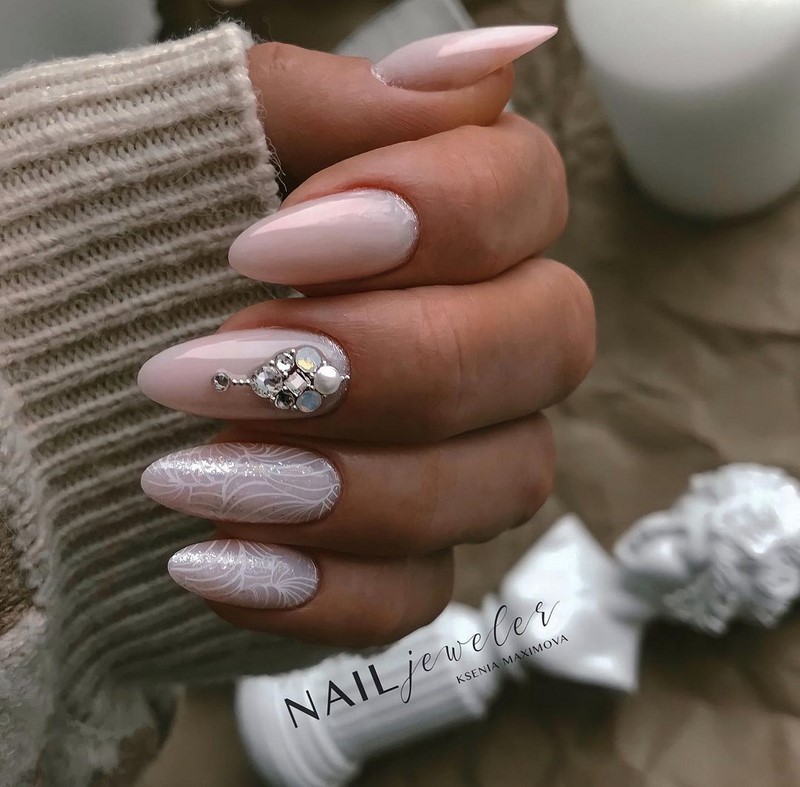 Модный маникюр осень-зима 2026-2027: фото-примеры