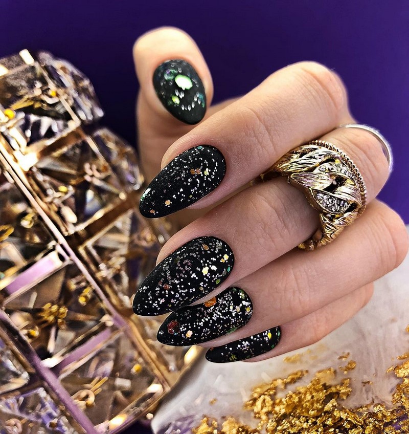 Модный маникюр осень-зима 2026-2027: фото-примеры