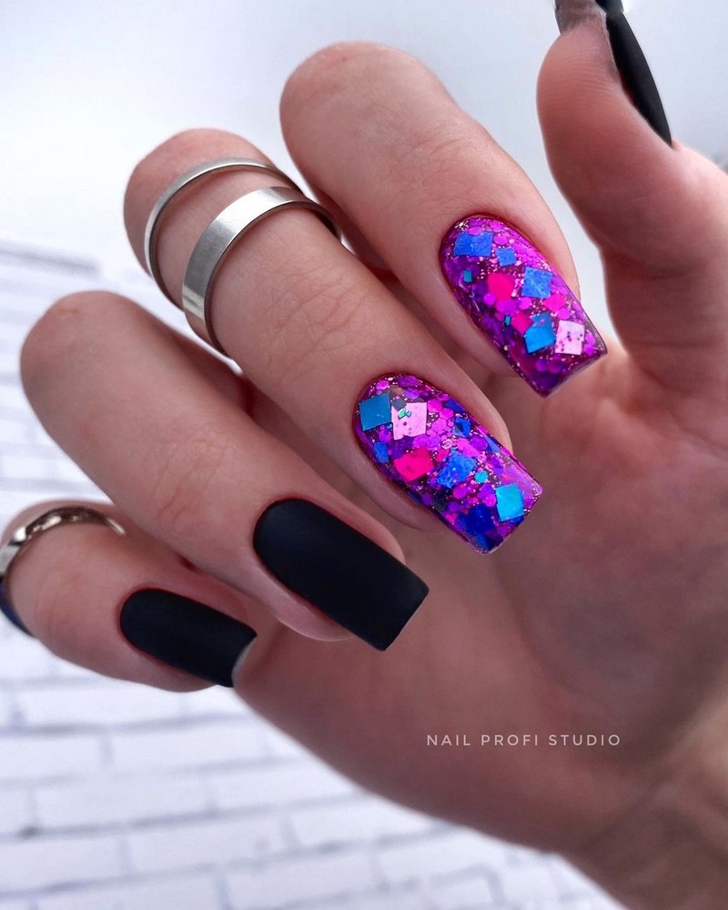 Актуальный черный маникюр 2026 – 10 тенденций в новом сезоне