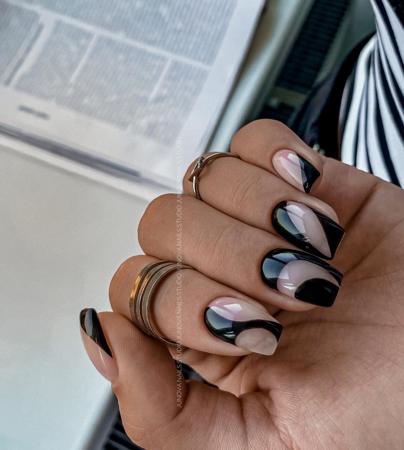 Актуальный черный маникюр 2026 – 10 тенденций в новом сезоне