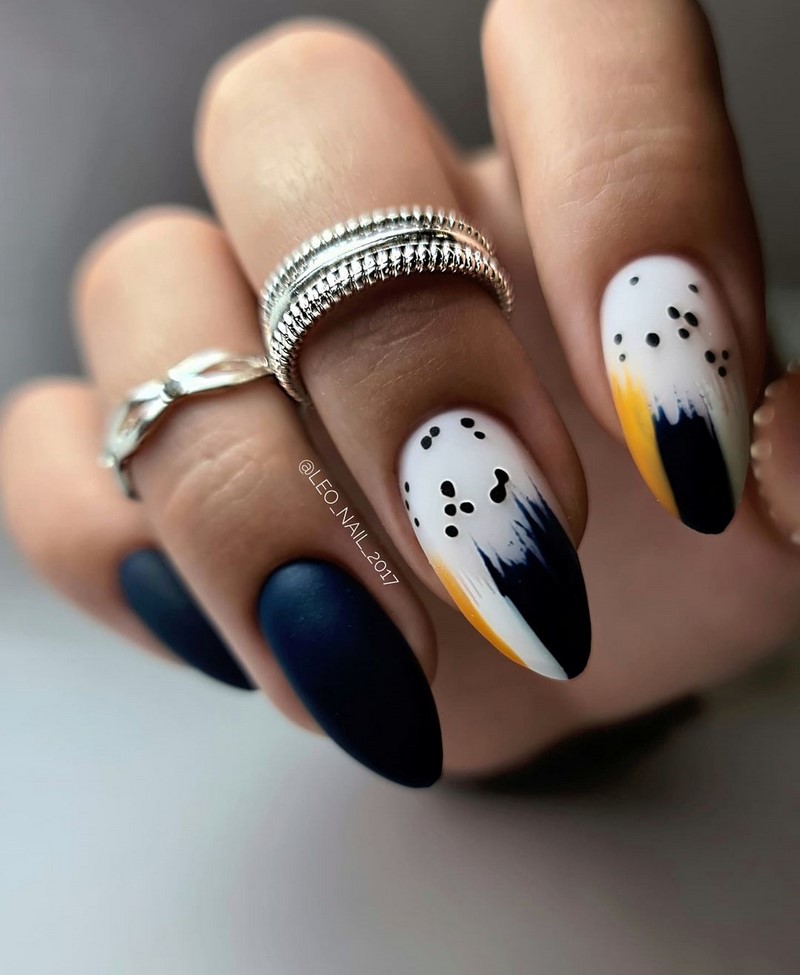 Актуальный черный маникюр 2026 – 10 тенденций в новом сезоне