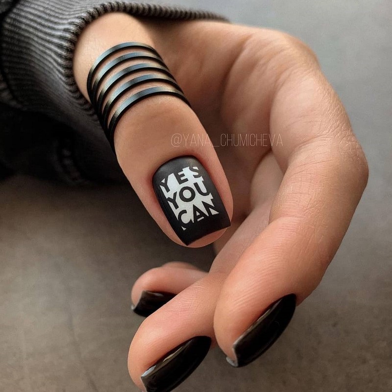 Актуальный черный маникюр 2026 – 10 тенденций в новом сезоне
