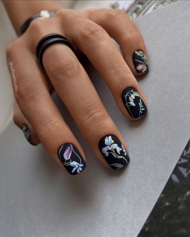 Актуальный черный маникюр 2026 – 10 тенденций в новом сезоне