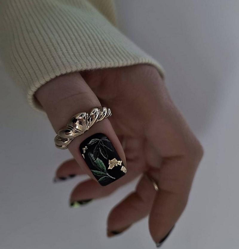 Актуальный черный маникюр 2026 – 10 тенденций в новом сезоне