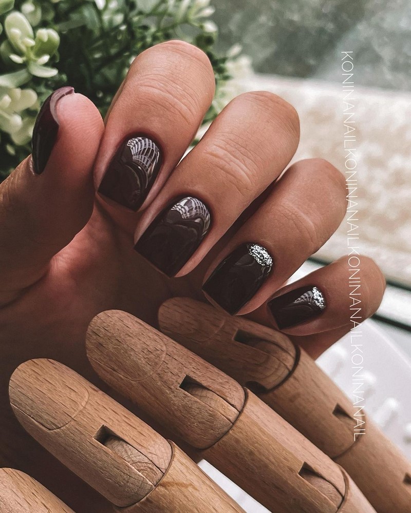 Актуальный черный маникюр 2026 – 10 тенденций в новом сезоне