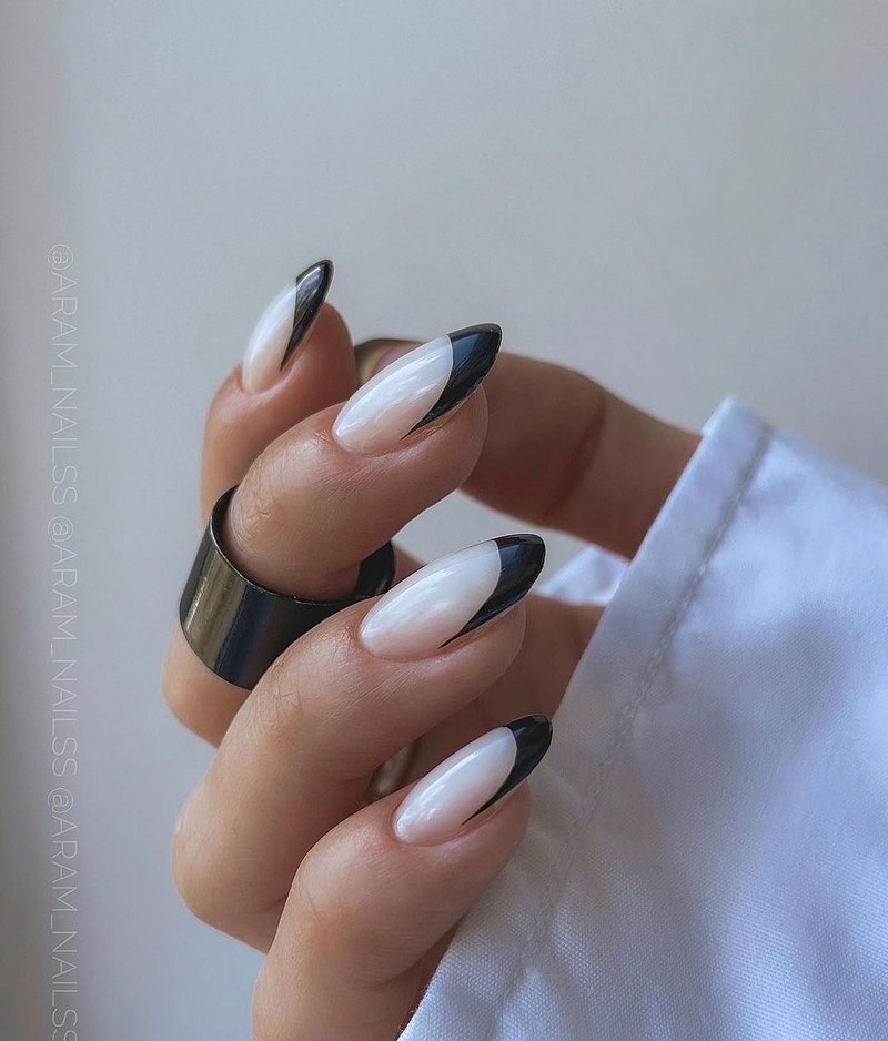 Актуальный черный маникюр 2026 – 10 тенденций в новом сезоне