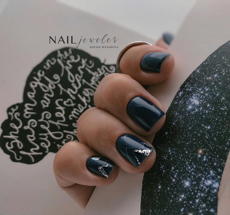 Актуальный черный маникюр 2026 – 10 тенденций в новом сезоне