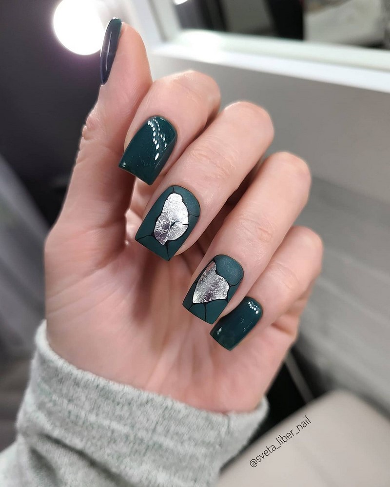 Актуальный черный маникюр 2026 – 10 тенденций в новом сезоне