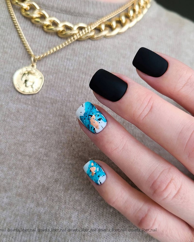 Актуальный черный маникюр 2026 – 10 тенденций в новом сезоне