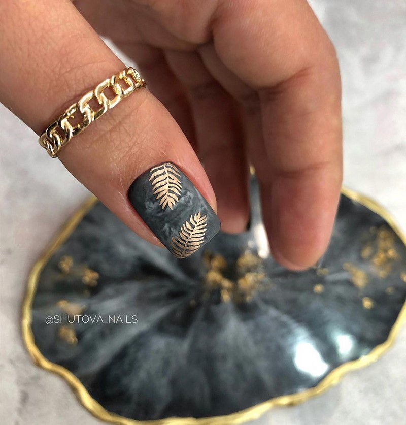 Актуальный черный маникюр 2026 – 10 тенденций в новом сезоне