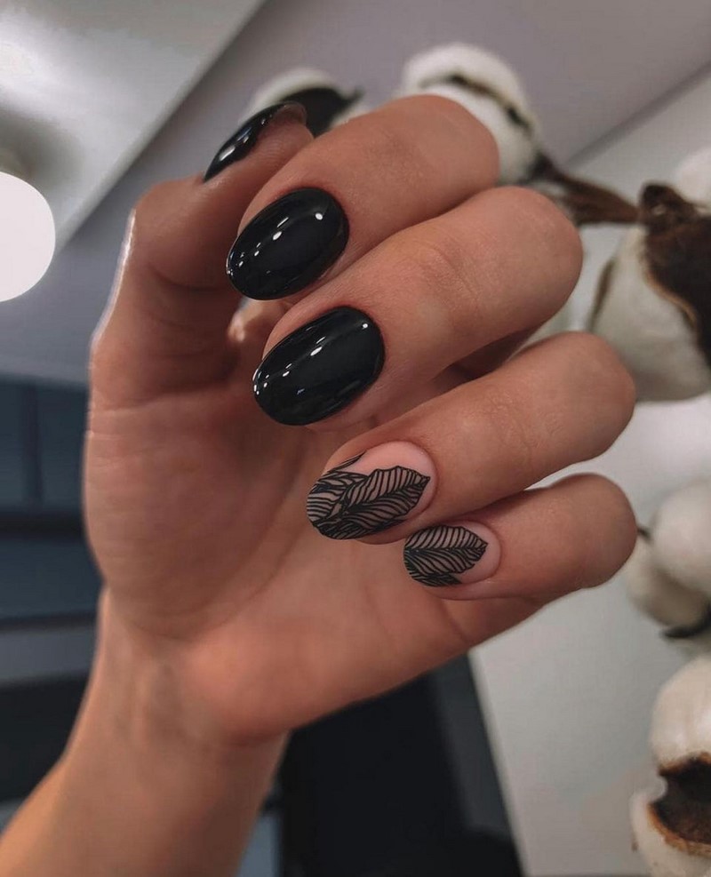 Актуальный черный маникюр 2026 – 10 тенденций в новом сезоне