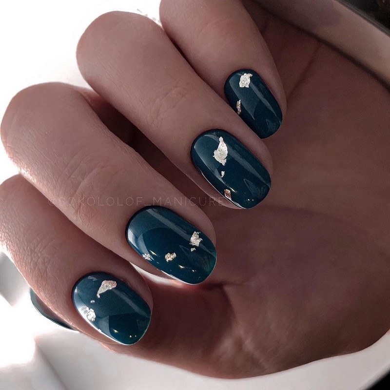 Актуальный черный маникюр 2026 – 10 тенденций в новом сезоне