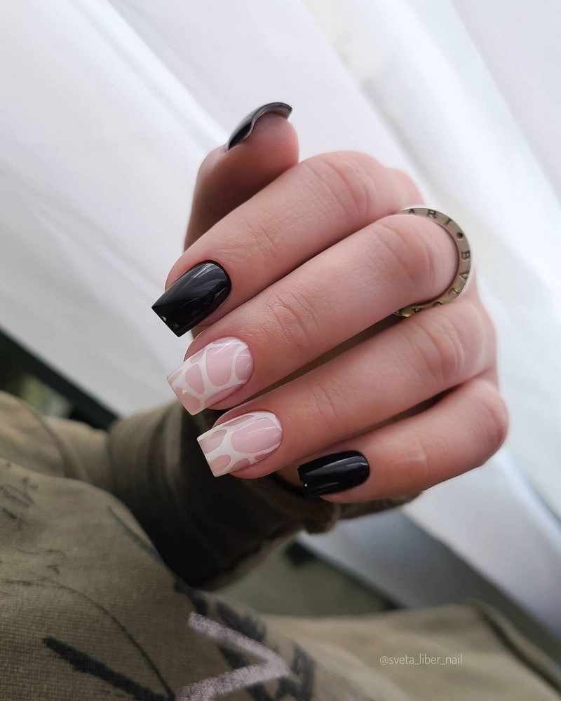 Актуальный черный маникюр 2026 – 10 тенденций в новом сезоне