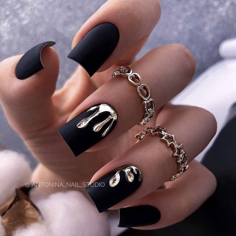 Актуальный черный маникюр 2026 – 10 тенденций в новом сезоне