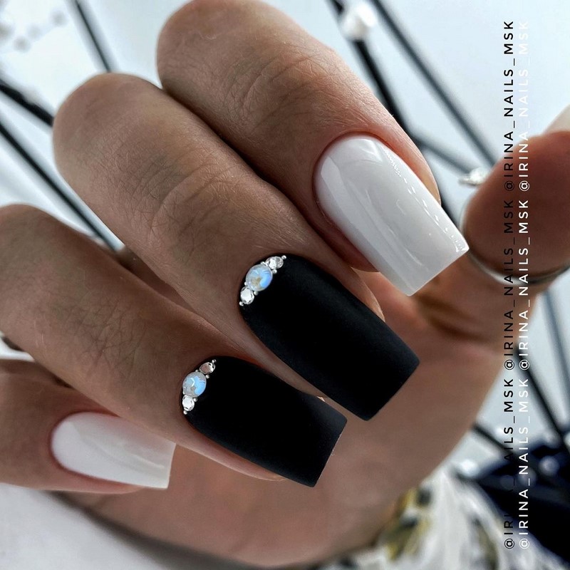 Актуальный черный маникюр 2026 – 10 тенденций в новом сезоне