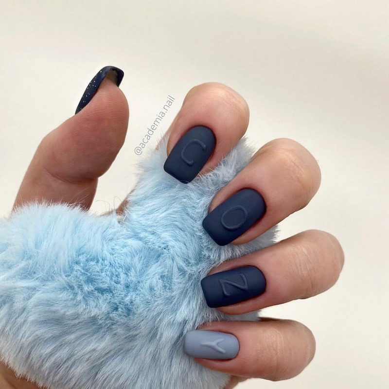 Актуальный черный маникюр 2026 – 10 тенденций в новом сезоне