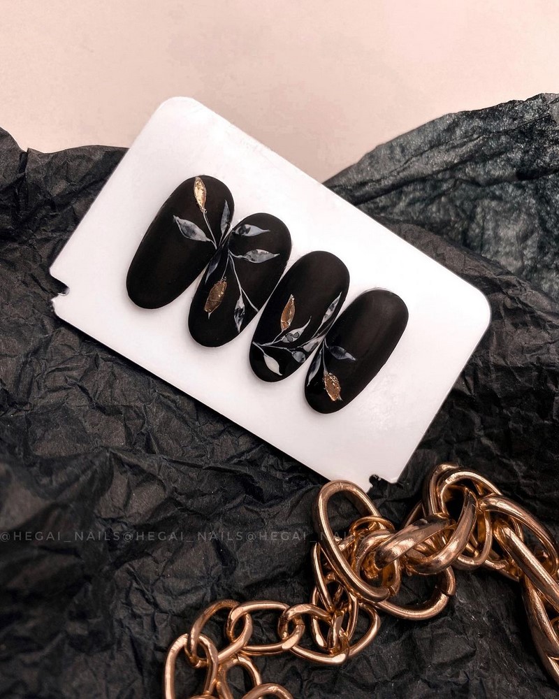 Актуальный черный маникюр 2026 – 10 тенденций в новом сезоне