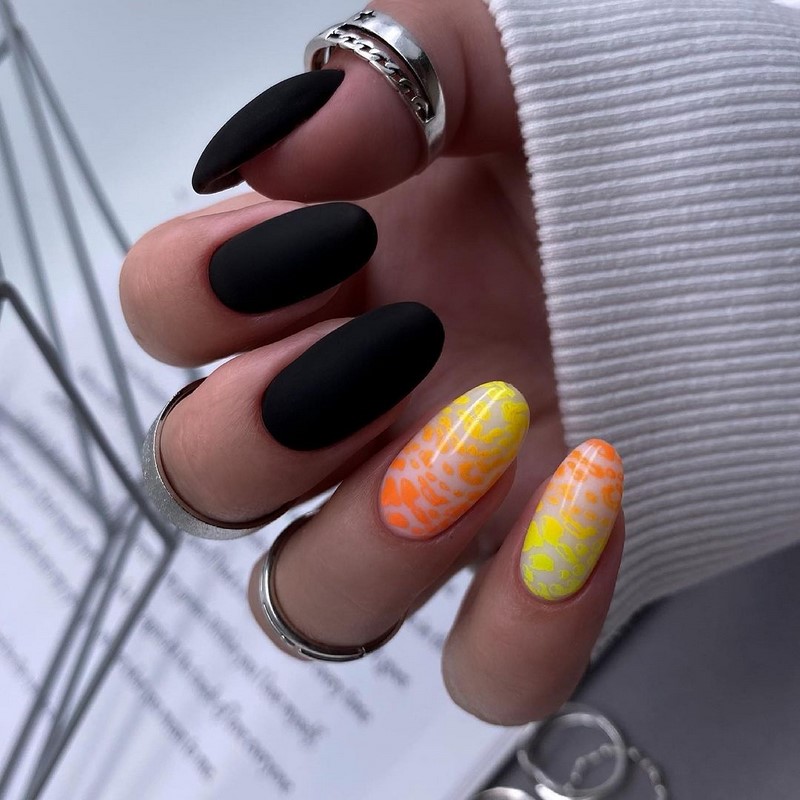 Актуальный черный маникюр 2026 – 10 тенденций в новом сезоне