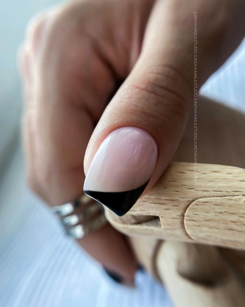 Актуальный черный маникюр 2026 – 10 тенденций в новом сезоне