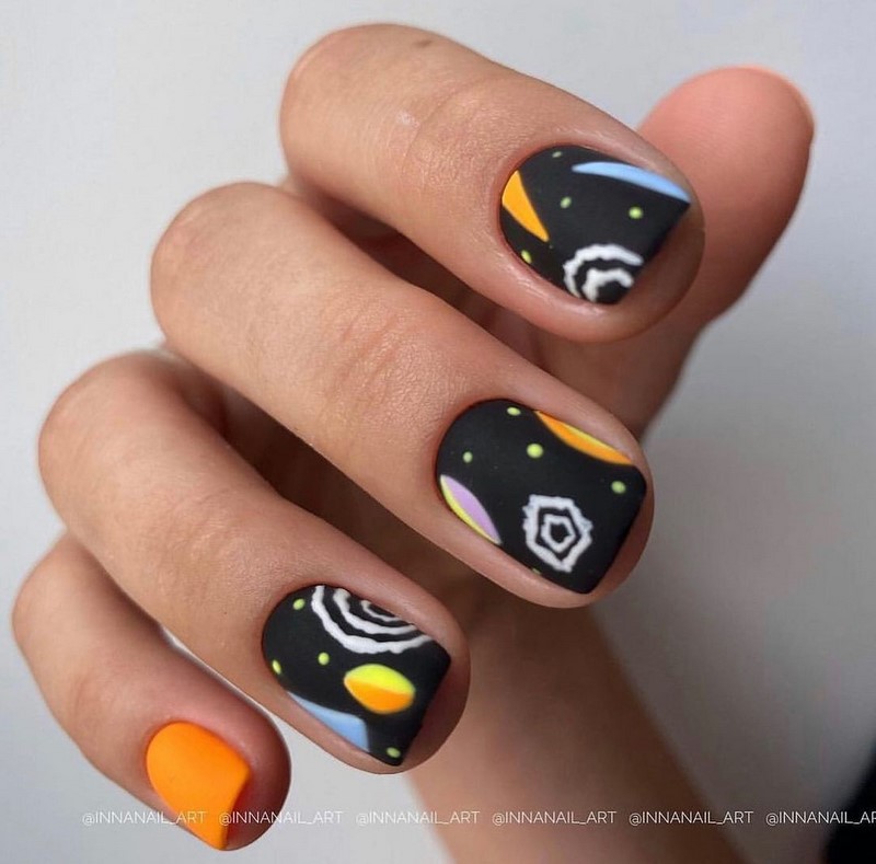 Актуальный черный маникюр 2026 – 10 тенденций в новом сезоне