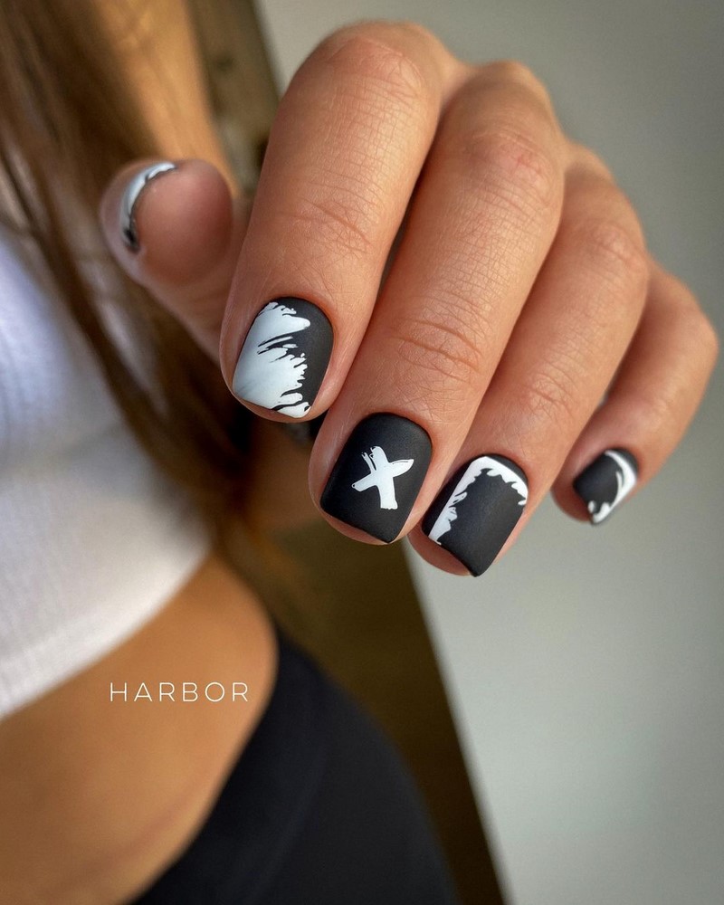 Актуальный черный маникюр 2026 – 10 тенденций в новом сезоне