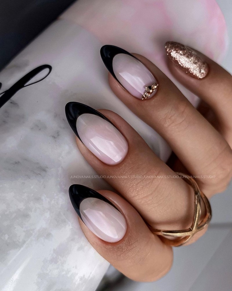 Актуальный черный маникюр 2026 – 10 тенденций в новом сезоне