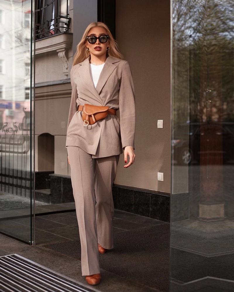 Офисная мода и деловой стиль одежды 2026: фото-примеры