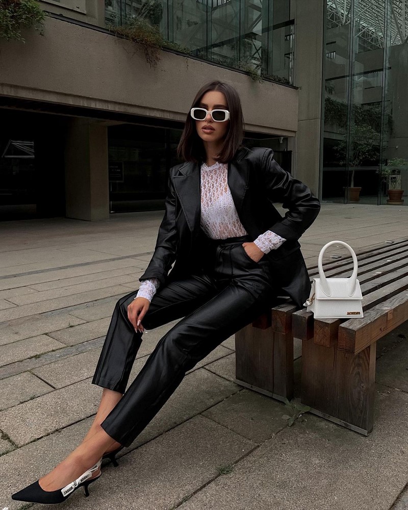 Модные женские брючные костюмы 2026: фото, новинки, тренды