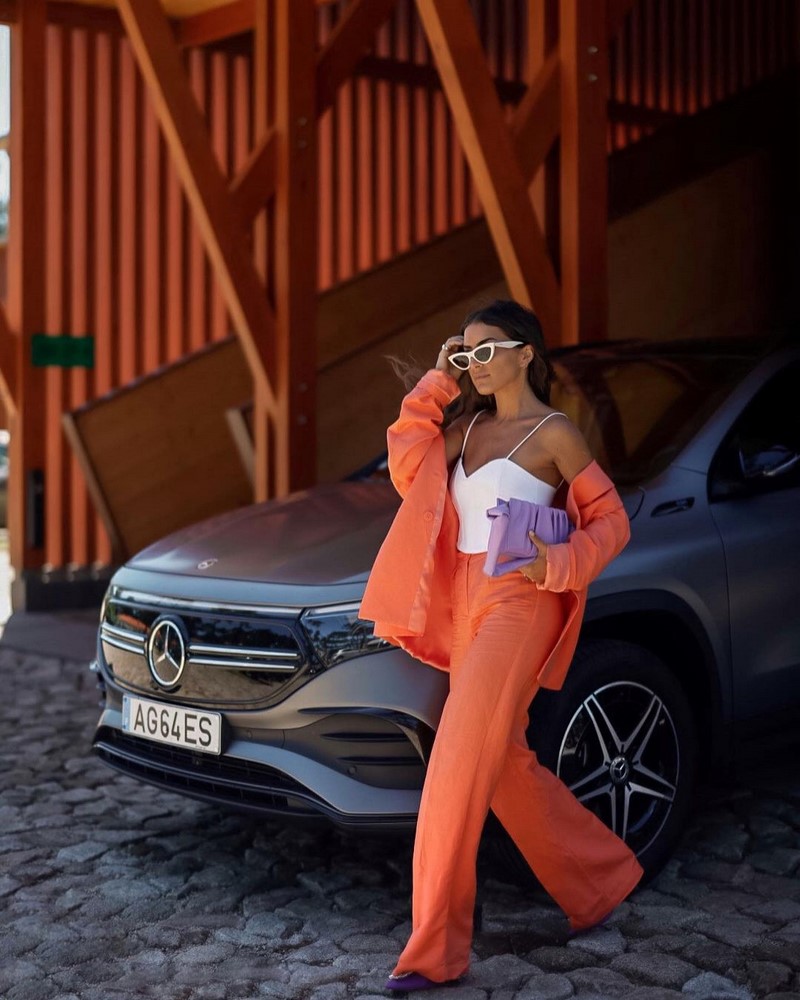 Модные женские брючные костюмы 2026: фото, новинки, тренды