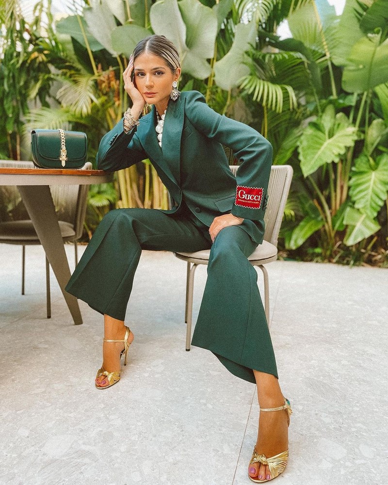 Модные женские брючные костюмы 2026: фото, новинки, тренды