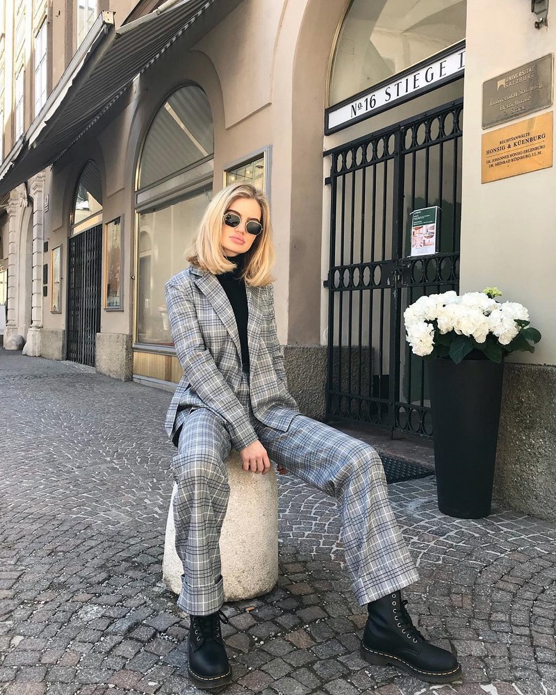 Модные женские брючные костюмы 2026: фото, новинки, тренды