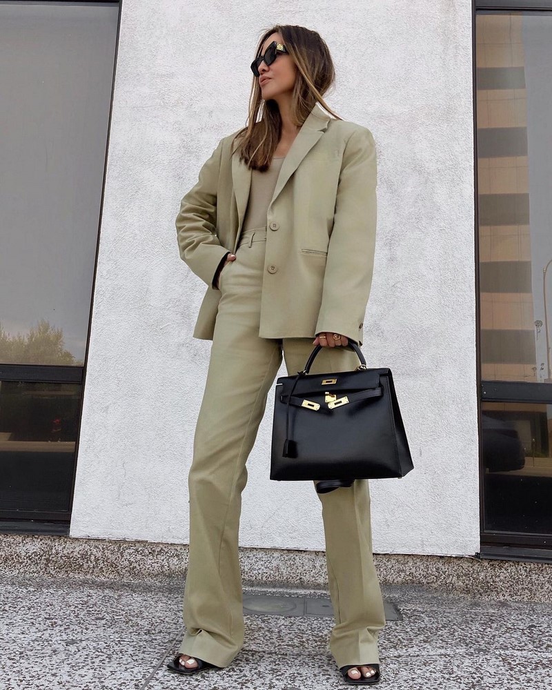 Модные женские брючные костюмы 2026: фото, новинки, тренды