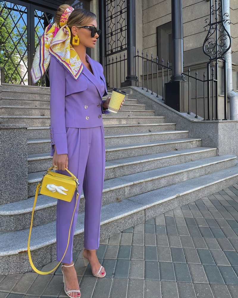 Модные женские брючные костюмы 2026: фото, новинки, тренды