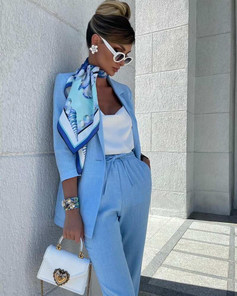 Модные женские брючные костюмы 2026: фото, новинки, тренды