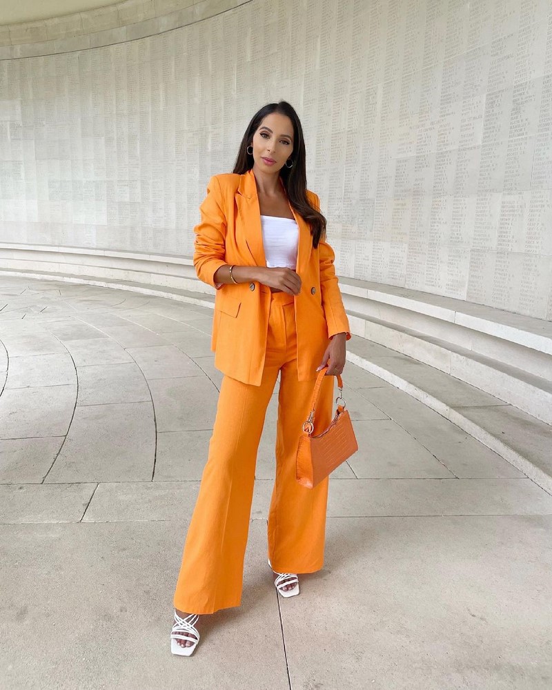 Модные женские брючные костюмы 2026: фото, новинки, тренды