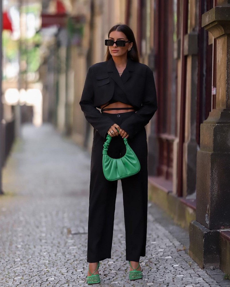 Модные женские брючные костюмы 2026: фото, новинки, тренды