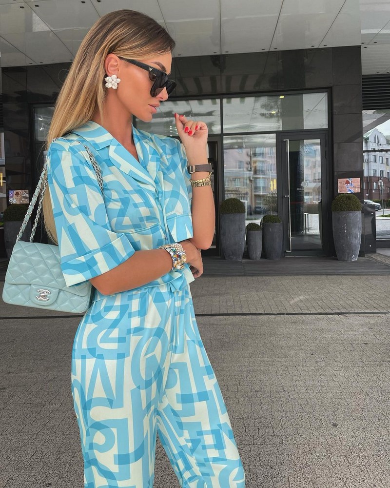 Модные женские брючные костюмы 2026: фото, новинки, тренды