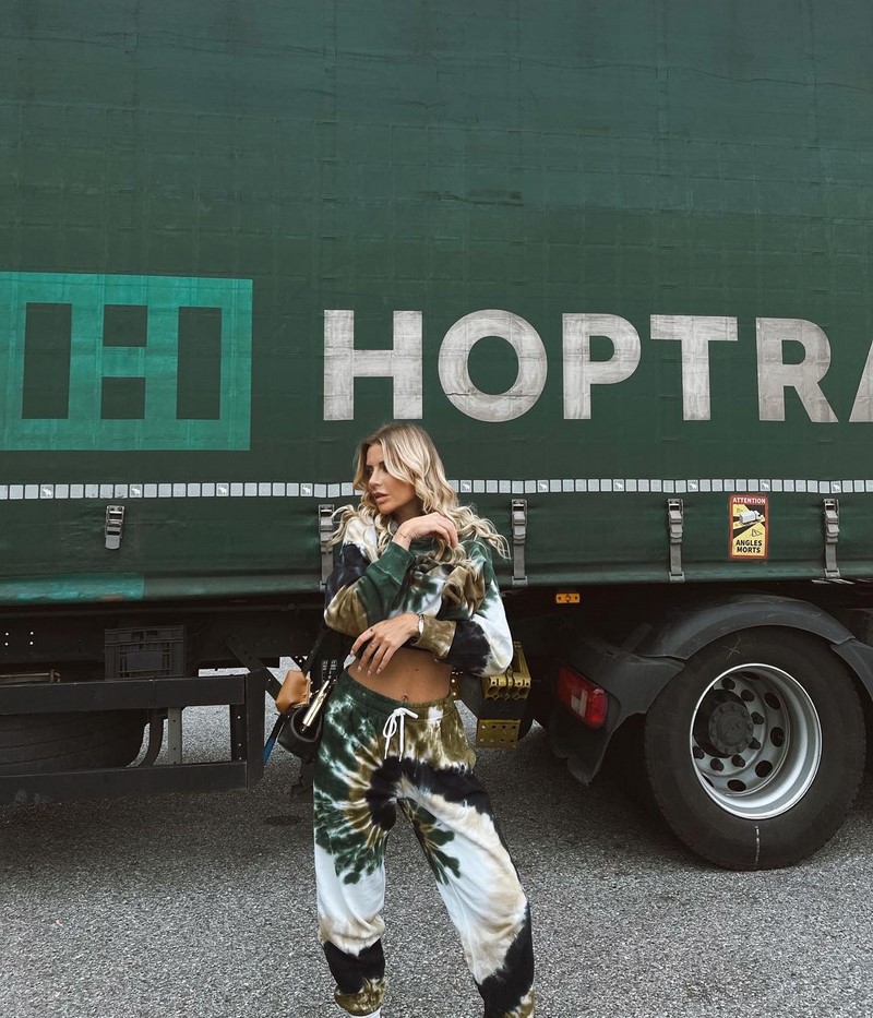 Модные женские брючные костюмы 2026: фото, новинки, тренды