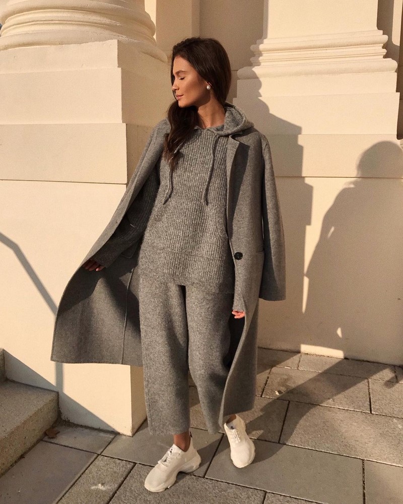 Модные женские брючные костюмы 2026: фото, новинки, тренды