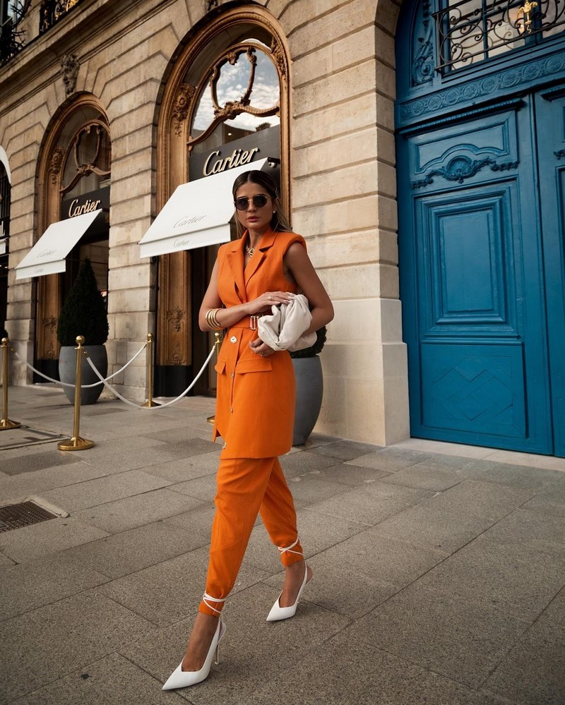 Модные женские брючные костюмы 2026: фото, новинки, тренды