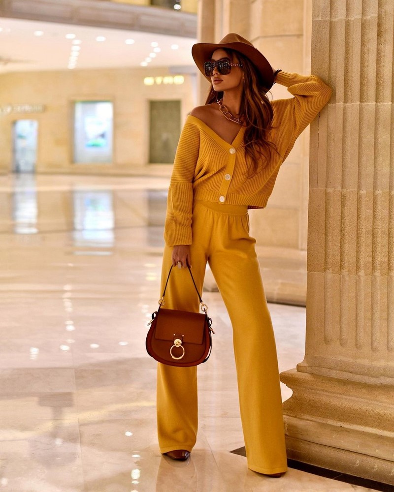 Модные женские брючные костюмы 2026: фото, новинки, тренды