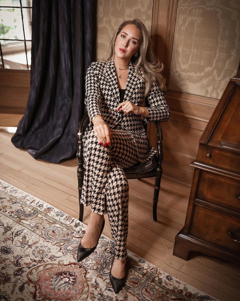 Модные женские брючные костюмы 2026: фото, новинки, тренды