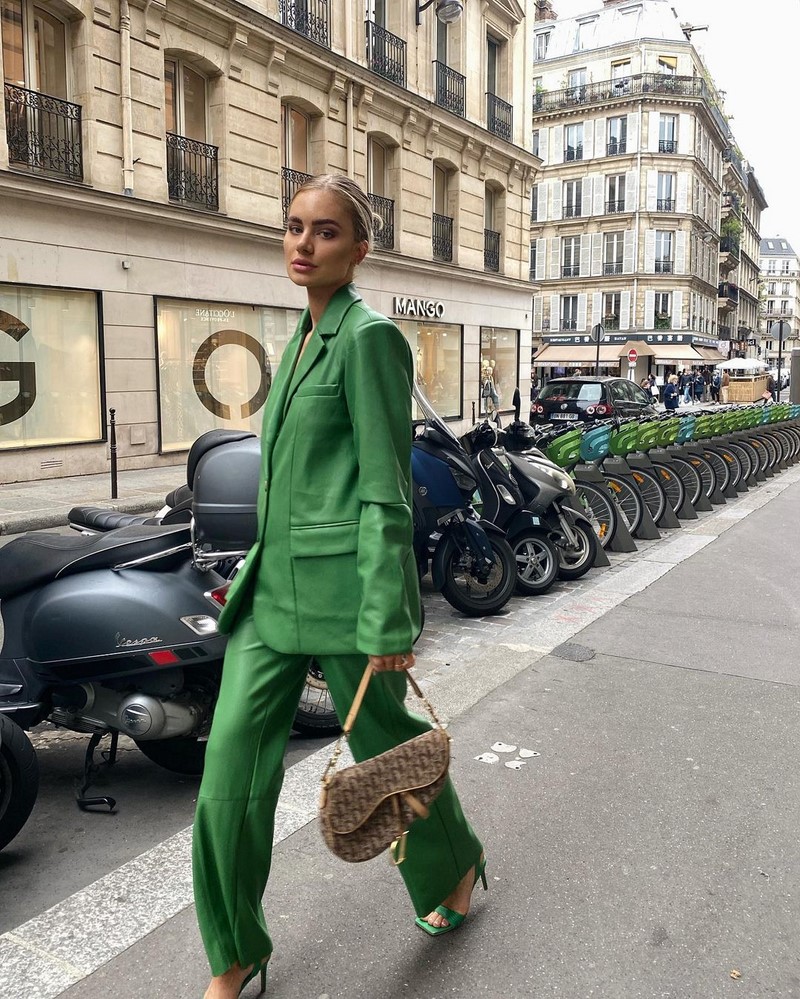 Модные женские брючные костюмы 2026: фото, новинки, тренды