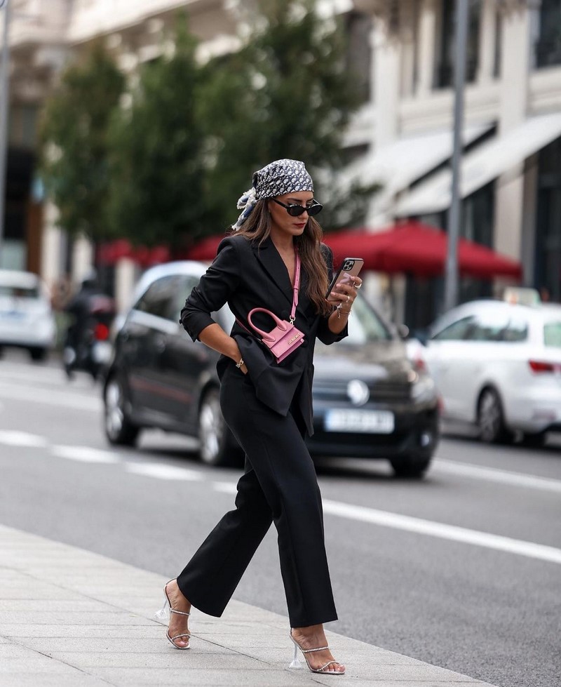 Модные женские брючные костюмы 2026: фото, новинки, тренды