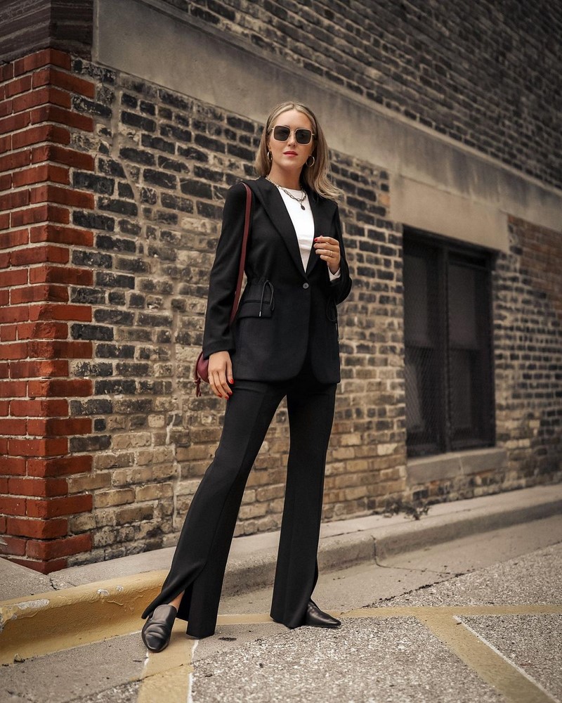 Модные женские брючные костюмы 2026: фото, новинки, тренды