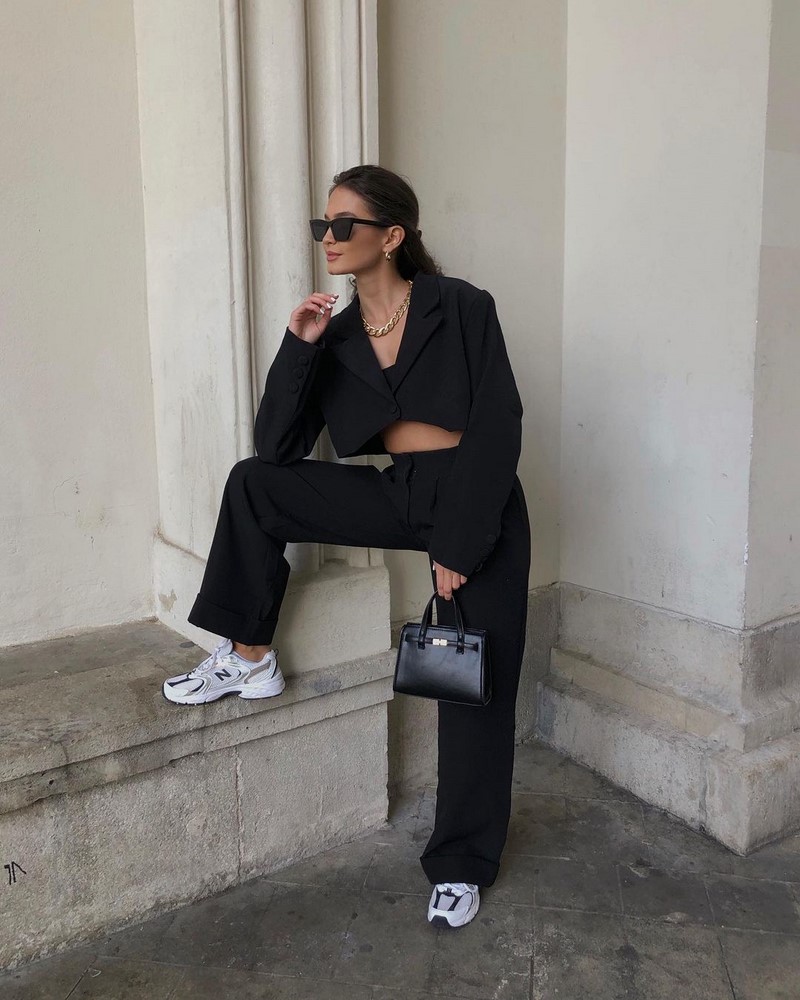 Модные женские брючные костюмы 2026: фото, новинки, тренды